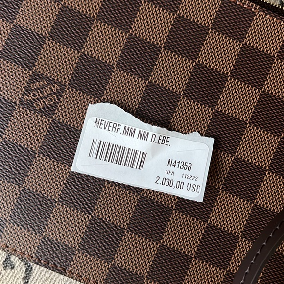 AUTHENTIC NEW Louis Vuitton Pouchette - red interior - Picture 7 of 7